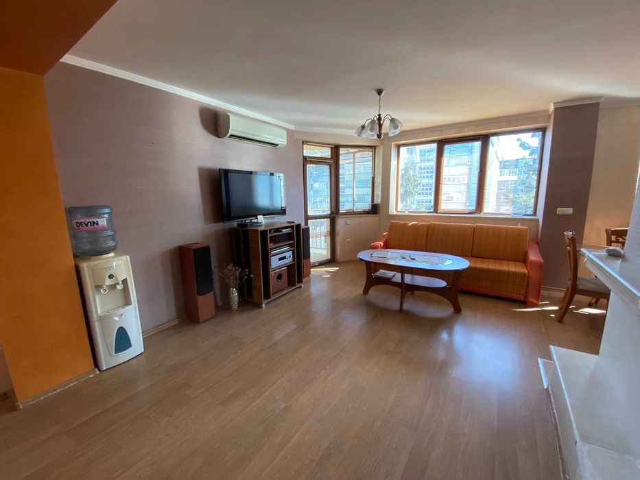 Продава се Четиристаен апартамент в Добрич, Център - 130 кв.м за 1001 €/кв.м - Снимка #1