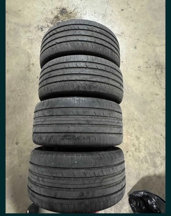 Продавам незаварени джанти и гуми от BMW X5, гуми в добро сьстояние.