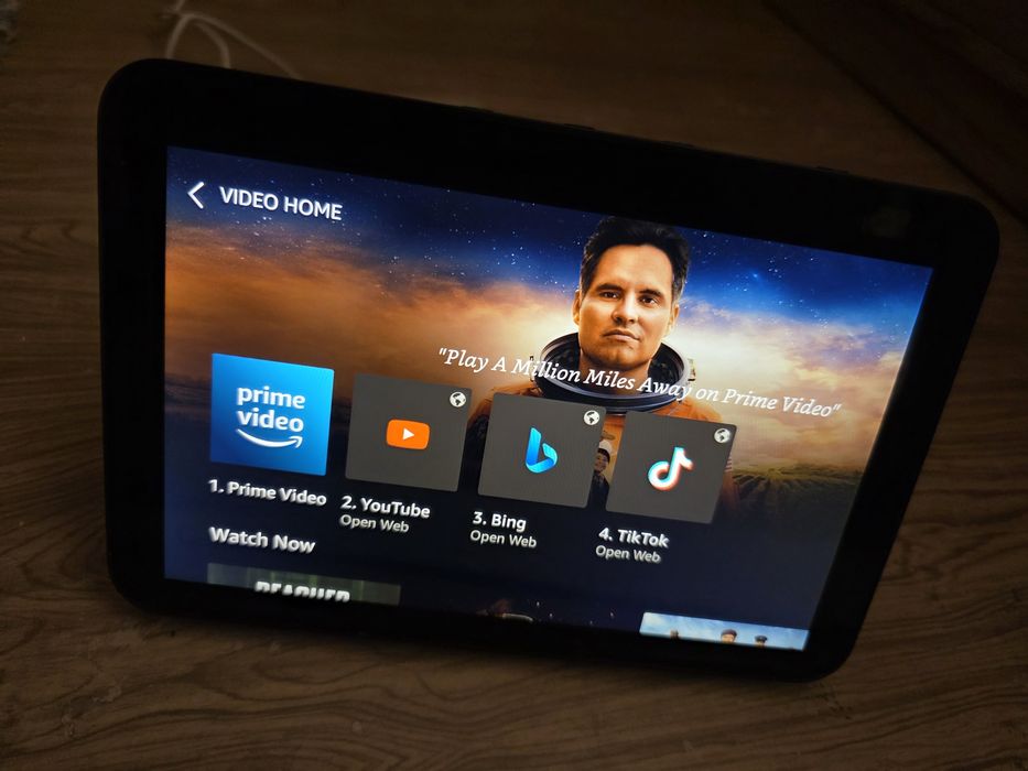 Amazon Echo Show 8 gen 2 negru, in stare foarte buna