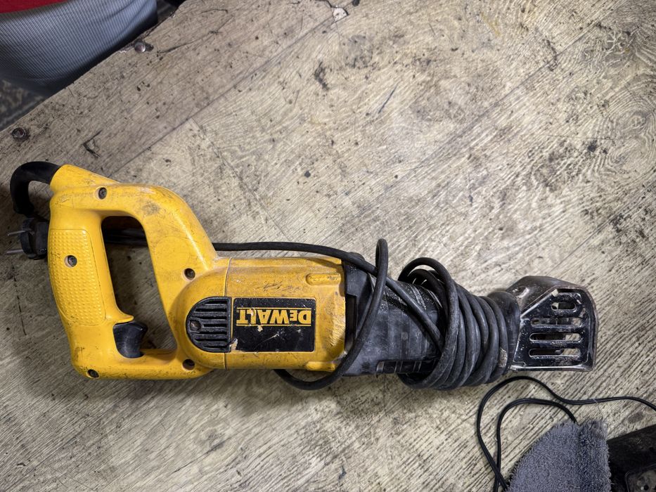 Dewalt Саблен Трион