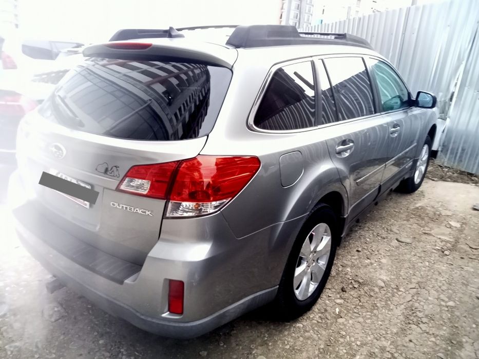 Субару аутбек 2011 года