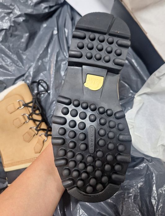 Ghete Sorel noi cu etichetă mărimea 39, 40, 41.5