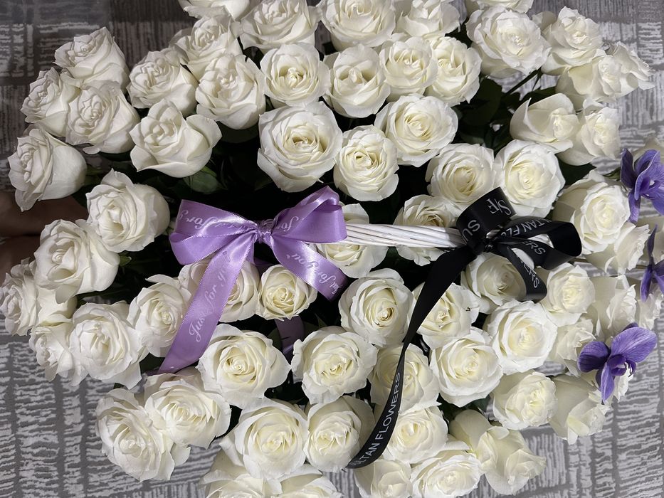 Корзина цветы белый роза