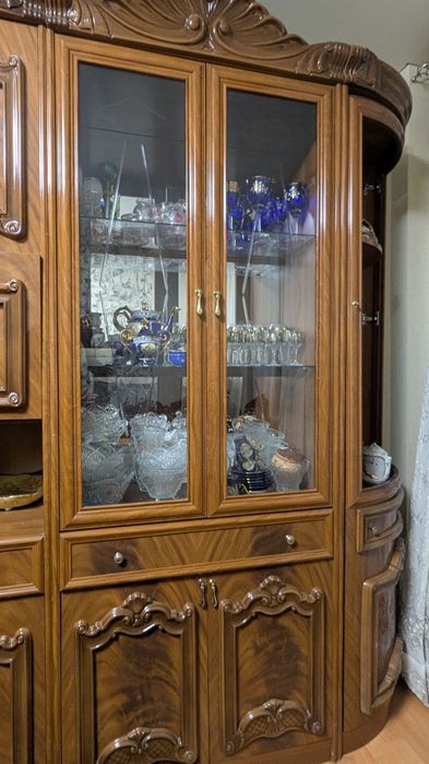 Стенка в гостинную, испанское дерево, классика