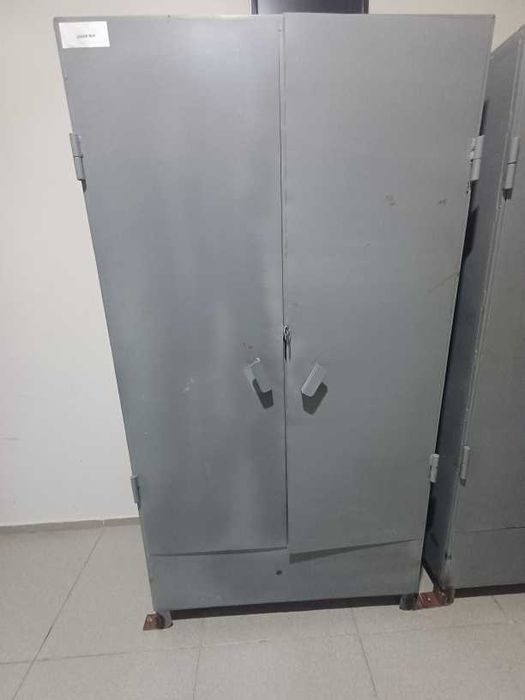 Шкаф - сейф металлический