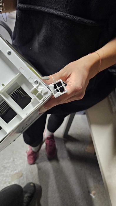 Диспенсър за вода LAMARQUE WDE-3513, Транспортен дефект