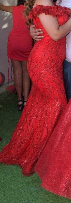 Официална рокля.