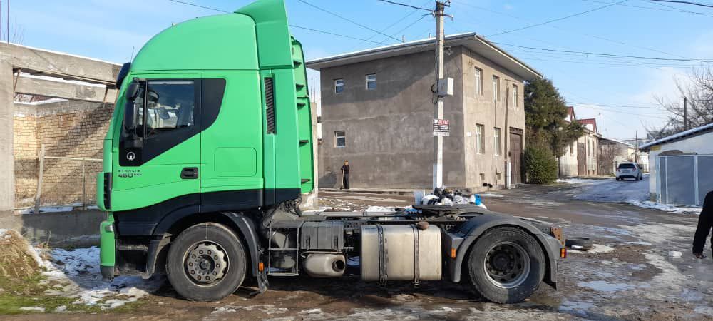 Продам тягачь Ивеко евро 5 , 2013 года .