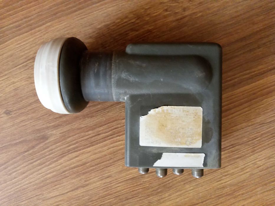 Головка с 4 выходами "quatro LNB"для спутниковых антенн