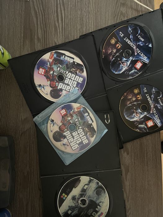 Продам диски игр гта5, мортол комбат, мад макс