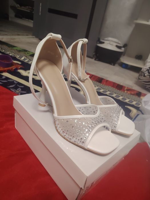 Продам новый размер 38