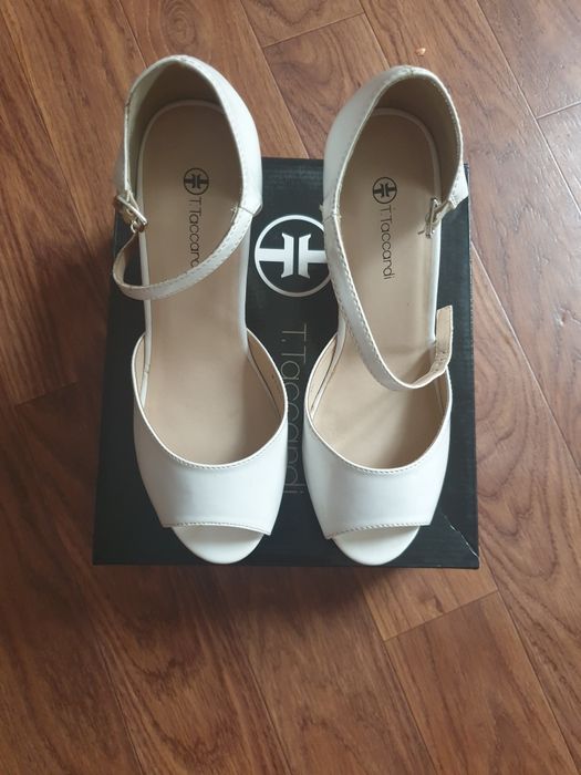 Босоножки женские