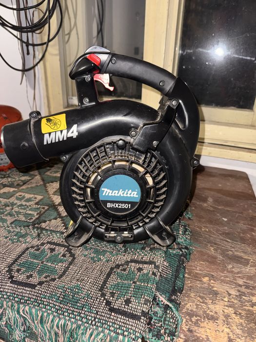 Makita BHX2501 бензинова духалка