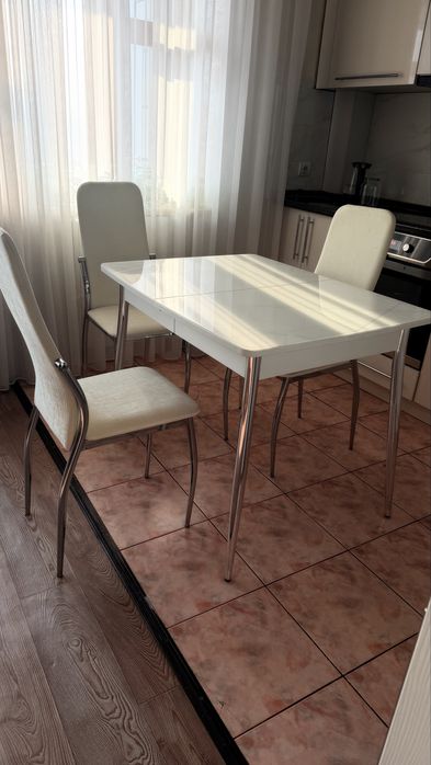 Продам стол со стульями