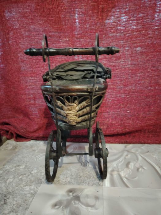 Ornament grădină,  cărucior vechi ornamental