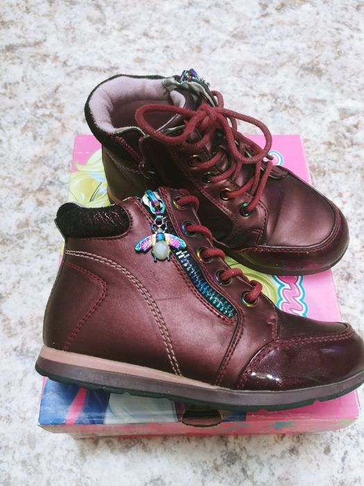 Продаю детские демисезонные ботинки на девочку