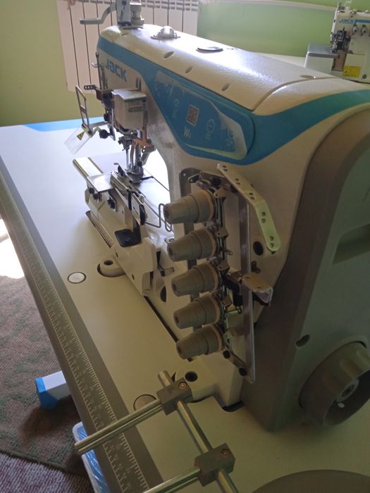 Tikuv mashinalari sotiladi