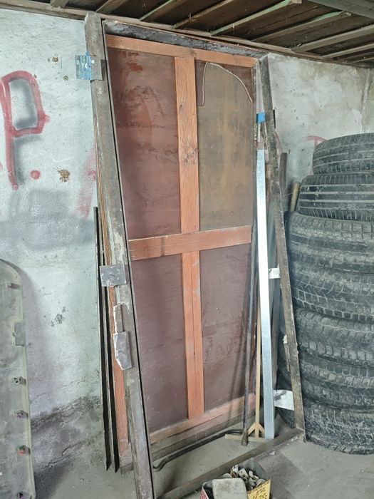 Железный дверь наружный