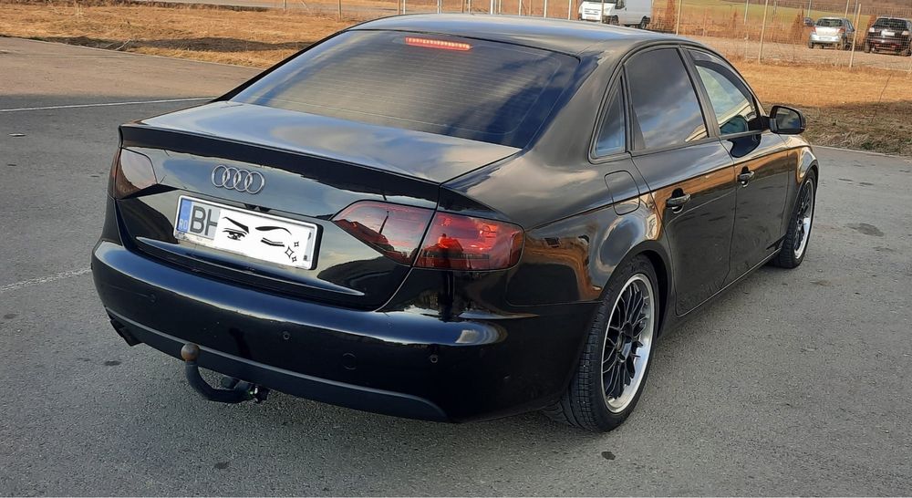 Vand Audi A4 B8 din anul 2011 cu motor de 2.0 diesel
