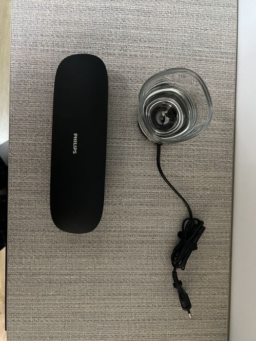 Husă de călătorie încărcătoare + Bază de încărcare cu pahar Philips Sonicare (Negru)