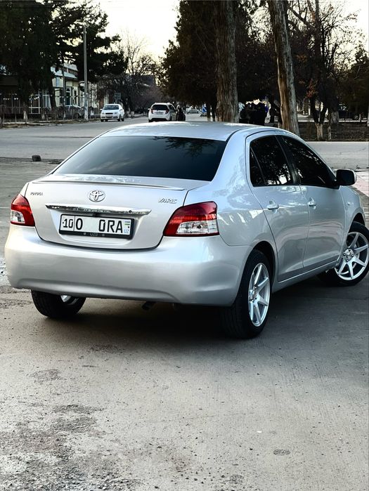 Toyota Yaris Aftamat Srochna sotiladi xolati zoʻr faqat naxtka