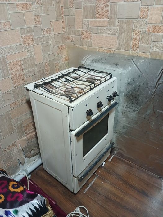 Продаётся газовая плитка, кровать