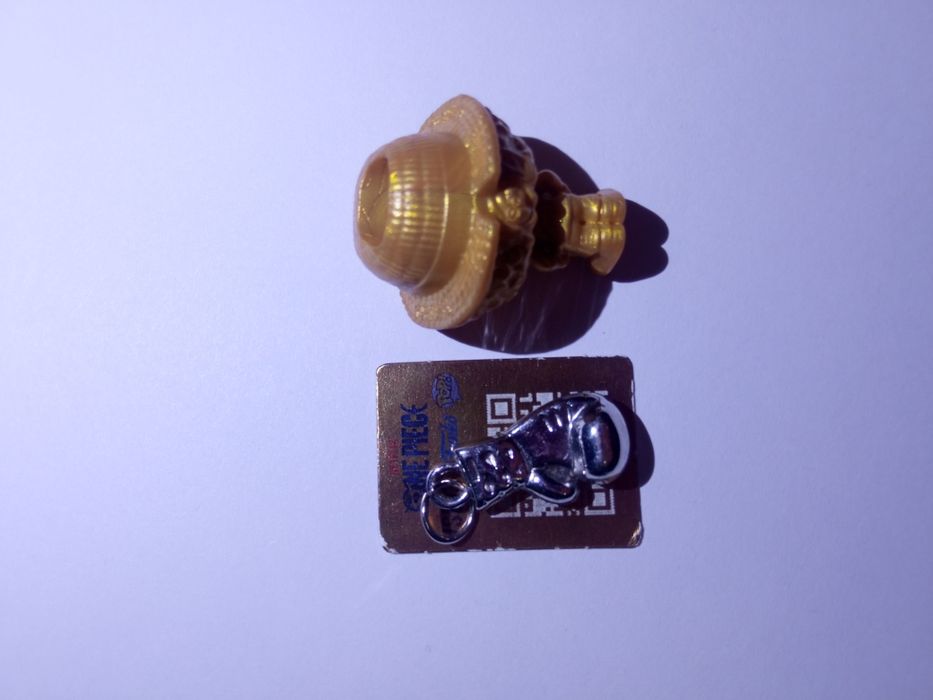 Продаю золотую фигурку, monkey D luffy gold ,