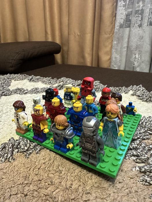 Продам Lego фигурки