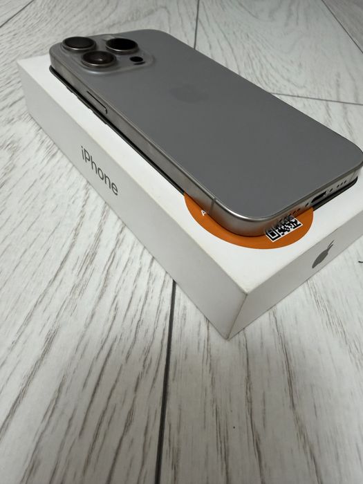 Iphone 15 pro Natural Titanium  •256 GB•