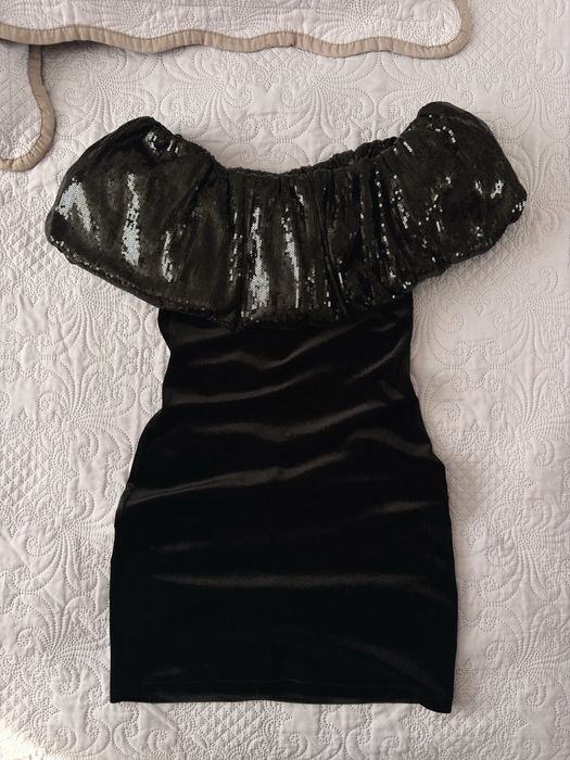 Черна рокля Zara