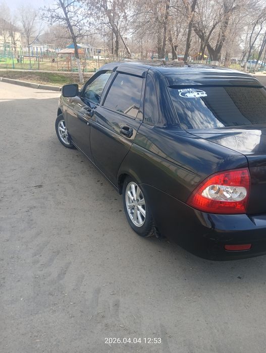 Продам приора седан