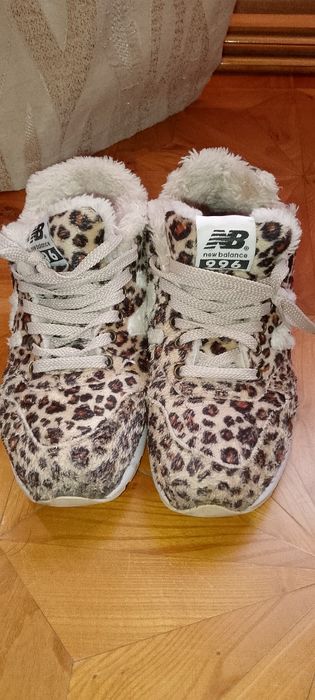 Кроссовки New Balance с леопардовым принтом.