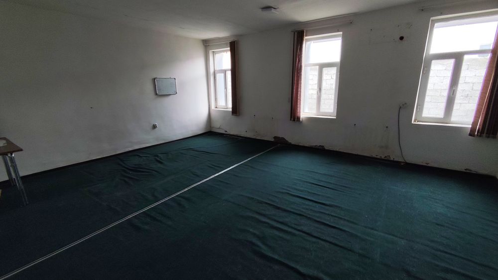 Buxoro shaxrida joylashgan 23 sotixdan iborat  noturar bino sotiladii.