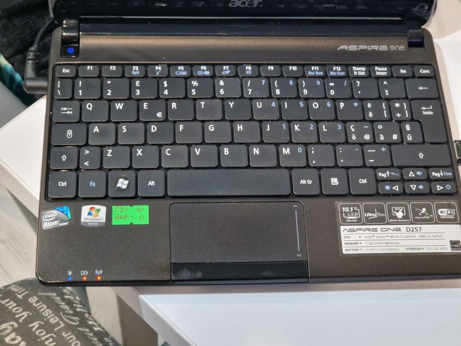 Laptop Acer funcțional doar la priza
