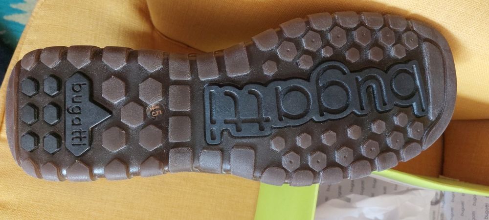 Ghete noi  piele Bugatti 45 maro închis