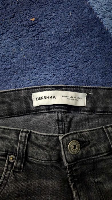 Blugi rupti Bershka