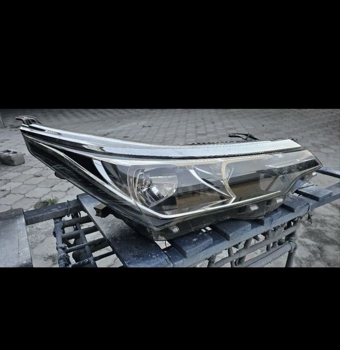 Фара правая на тойота