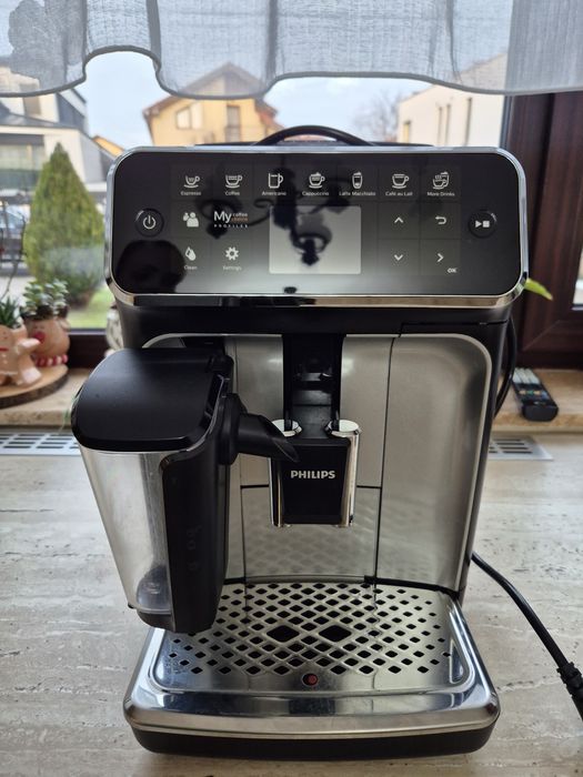 Espressor automat Philips 4300 LatteGO– ca nou!
Vând espressor auto