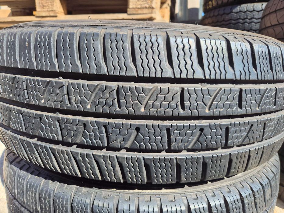 2 Anvelope M+S IARNA - 215/60/17C - Pirelli Carrier - CA UNELE NOI - DOT 2020 !