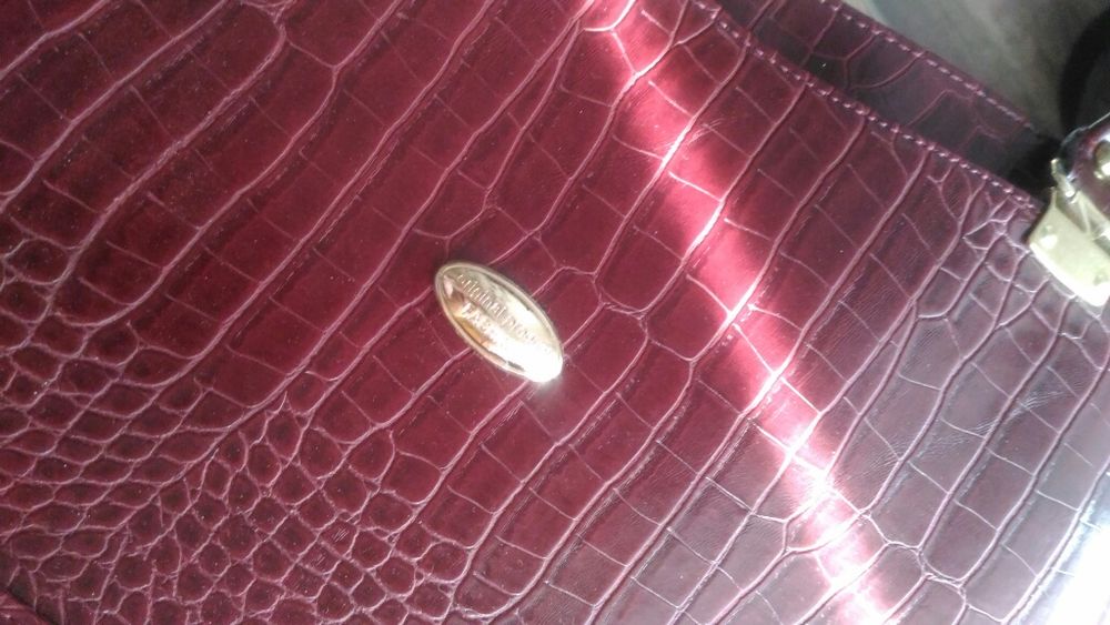 Кожена чанта в бордо