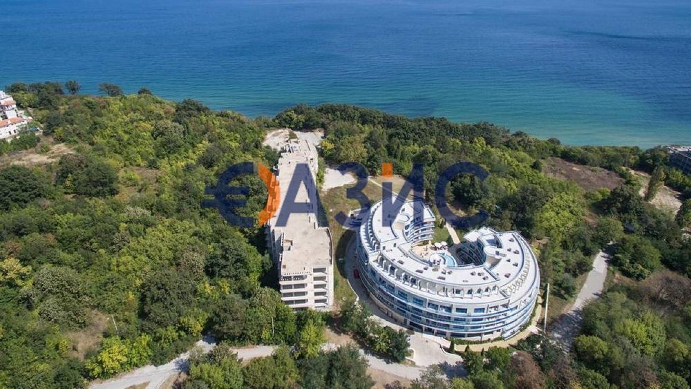 2-стаен апартамент на 3-ти етаж,комплекс Аквамарин на първа линия море