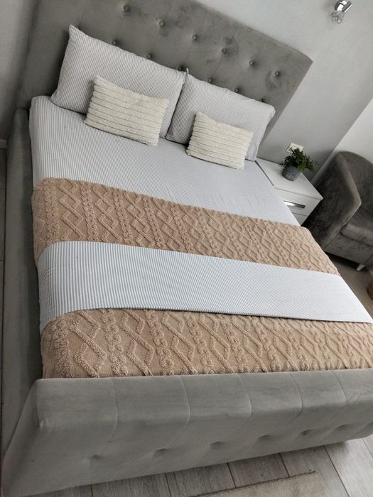 Pat tapițat matrimonial