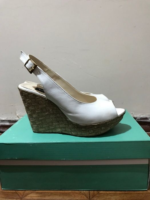 босоножки на танкетке