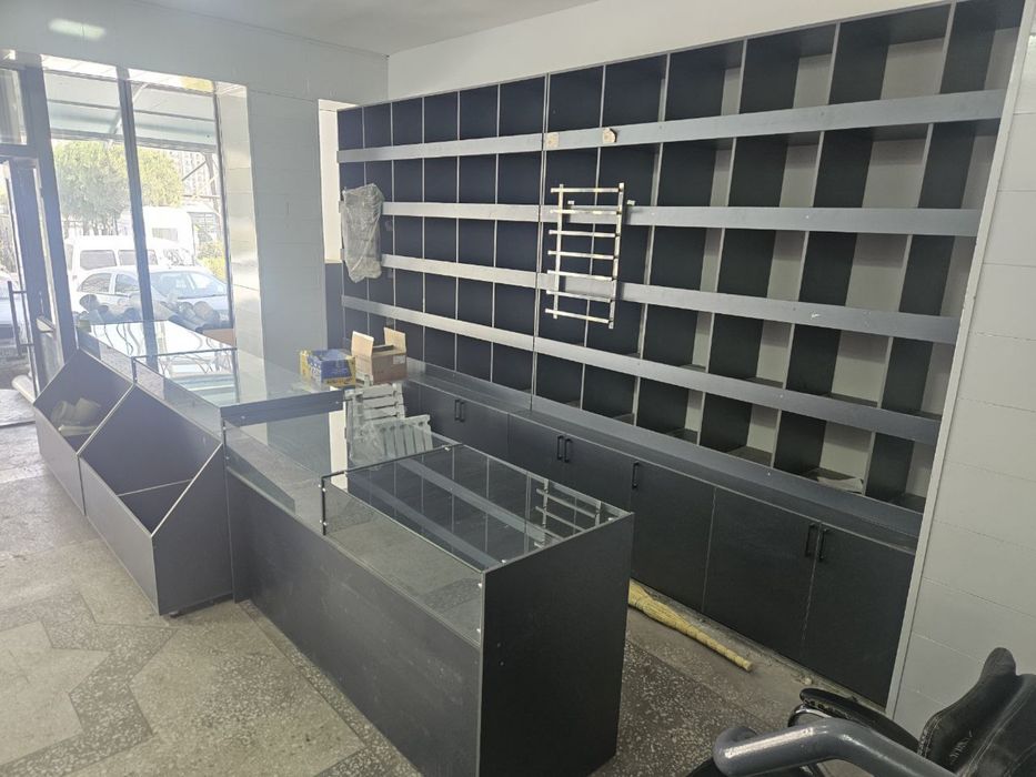 Vitrina mebel sotiladi arzon narxda