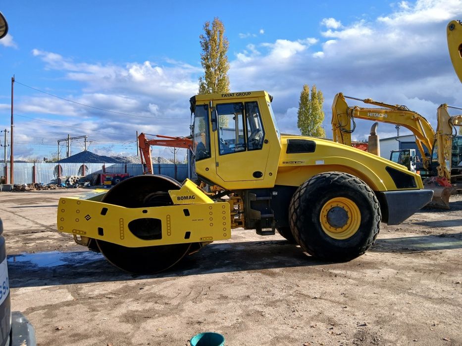 Inchiriez cilindru compactor bomag  HAMM