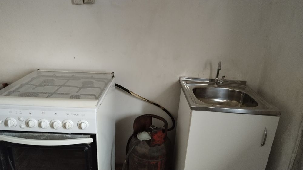 Времянка отдельный вход и двор