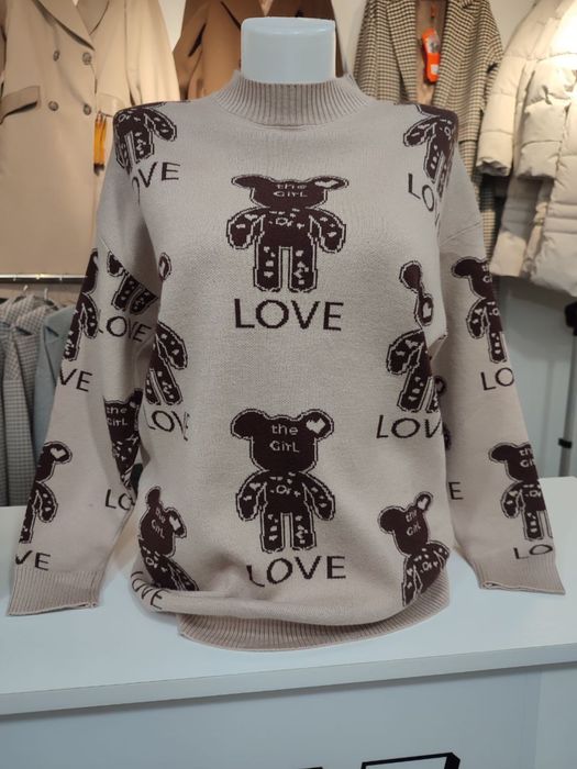 Стильные красивые свитера, приятный на ощупь, мягкие, удобные