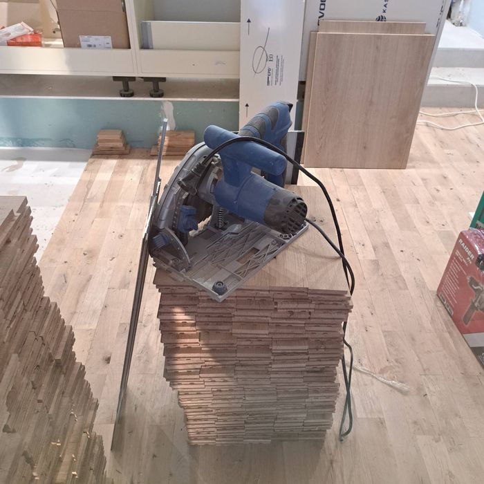 Циркуляр със водеща шина