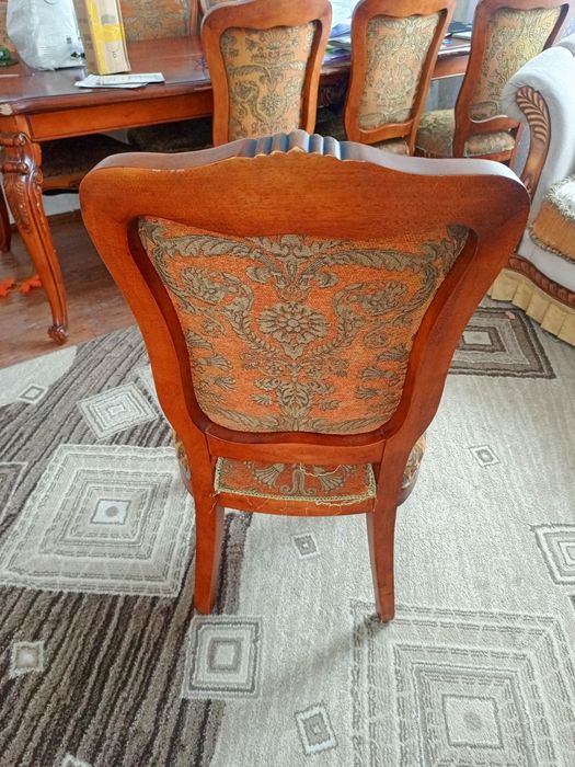 Стол со стульями