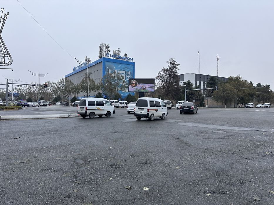 Tashqi ekranlarda peklama xizmati